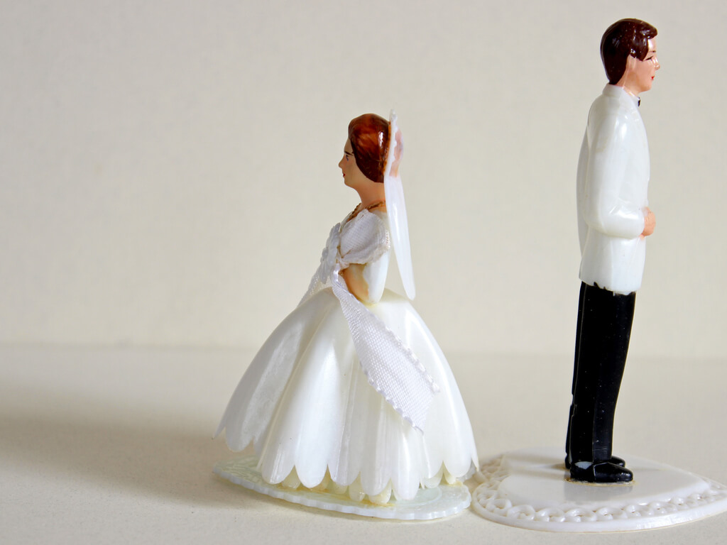 bride and groom standing back to back - considering Tennessee Annulment